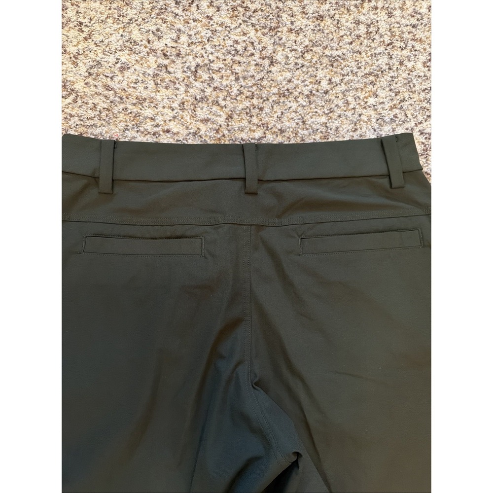 Lululemon Shorts Men's Sz 34 Light Green 10" Inseam Polyester Great Condition - Picture 4 of 9